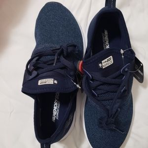 NWT womens new balance navy blue tennis shoes